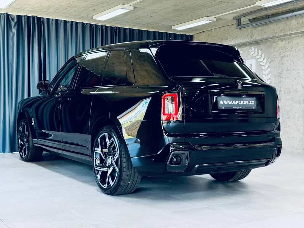 Rolls-Royce Cullinan Black Badge SHOOTING STARS BESPOKE 4SEATS STOCK null-photo-3
