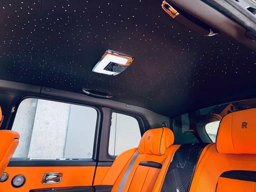 Rolls-Royce Cullinan Black Badge SHOOTING STARS BESPOKE 4SEATS STOCK null-photo-35
