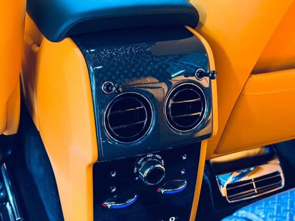 Rolls-Royce Cullinan Black Badge SHOOTING STARS BESPOKE 4SEATS STOCK null-photo-37