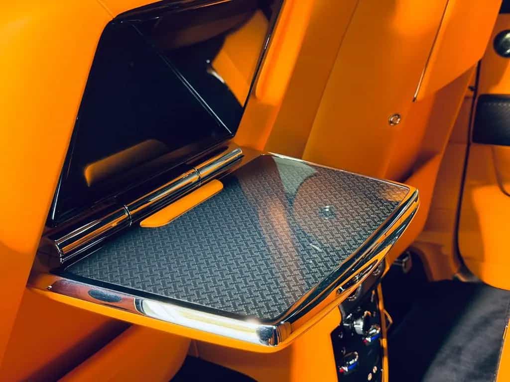 Rolls-Royce Cullinan Black Badge SHOOTING STARS BESPOKE 4SEATS STOCK null-photo-39