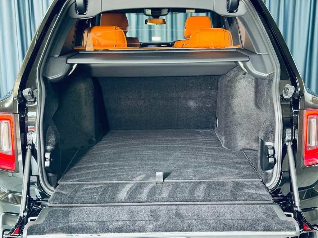 Rolls-Royce Cullinan Black Badge SHOOTING STARS BESPOKE 4SEATS STOCK null-photo-43