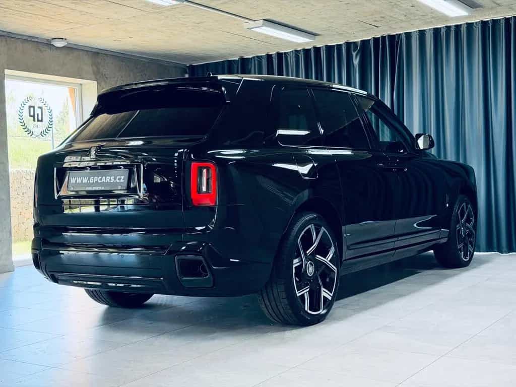 Rolls-Royce Cullinan Black Badge SHOOTING STARS BESPOKE 4SEATS STOCK null-photo-5