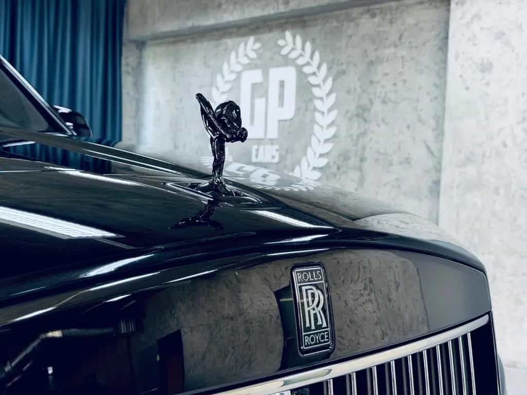 Rolls-Royce Cullinan Black Badge SHOOTING STARS BESPOKE 4SEATS STOCK null-photo-6