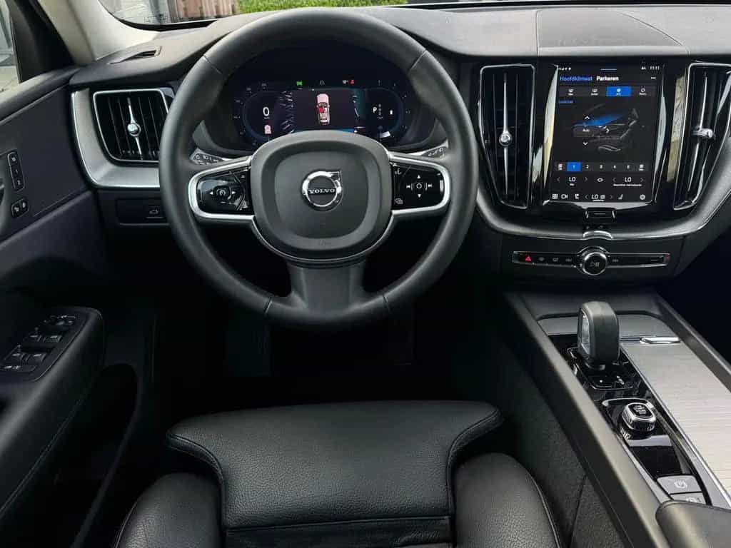Volvo XC60 2.0 B4 Plus Dark 02/2023-photo-11