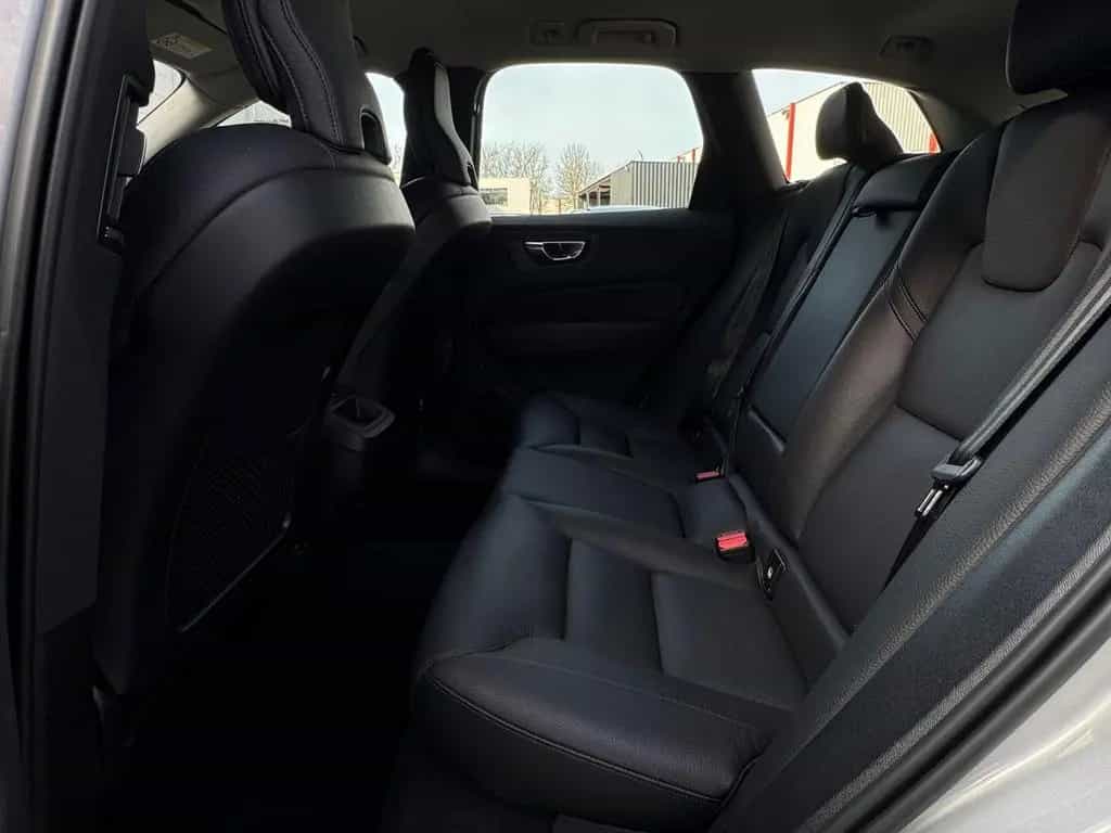 Volvo XC60 2.0 B4 Plus Dark 02/2023-photo-13