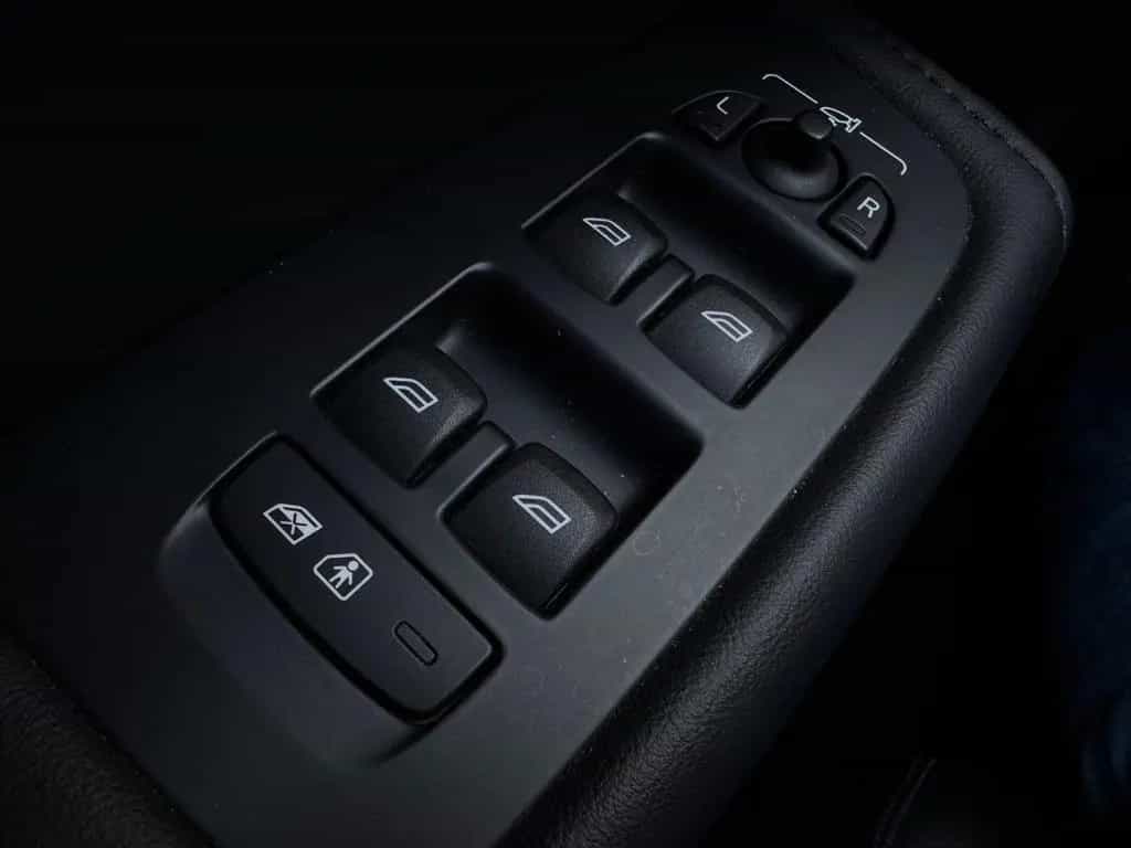 Volvo XC60 2.0 B4 Plus Dark 02/2023-photo-16