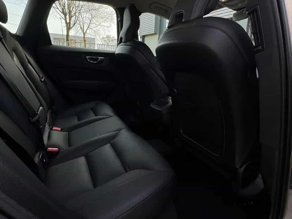Volvo XC60 2.0 B4 Plus Dark 02/2023-photo-19
