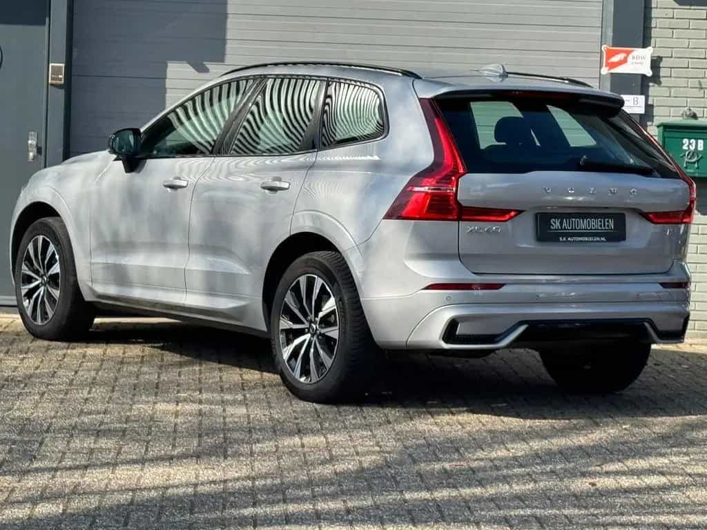 Volvo XC60 2.0 B4 Plus Dark 02/2023-photo-2