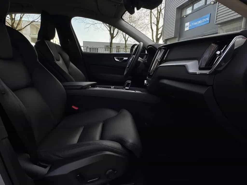 Volvo XC60 2.0 B4 Plus Dark 02/2023-photo-22