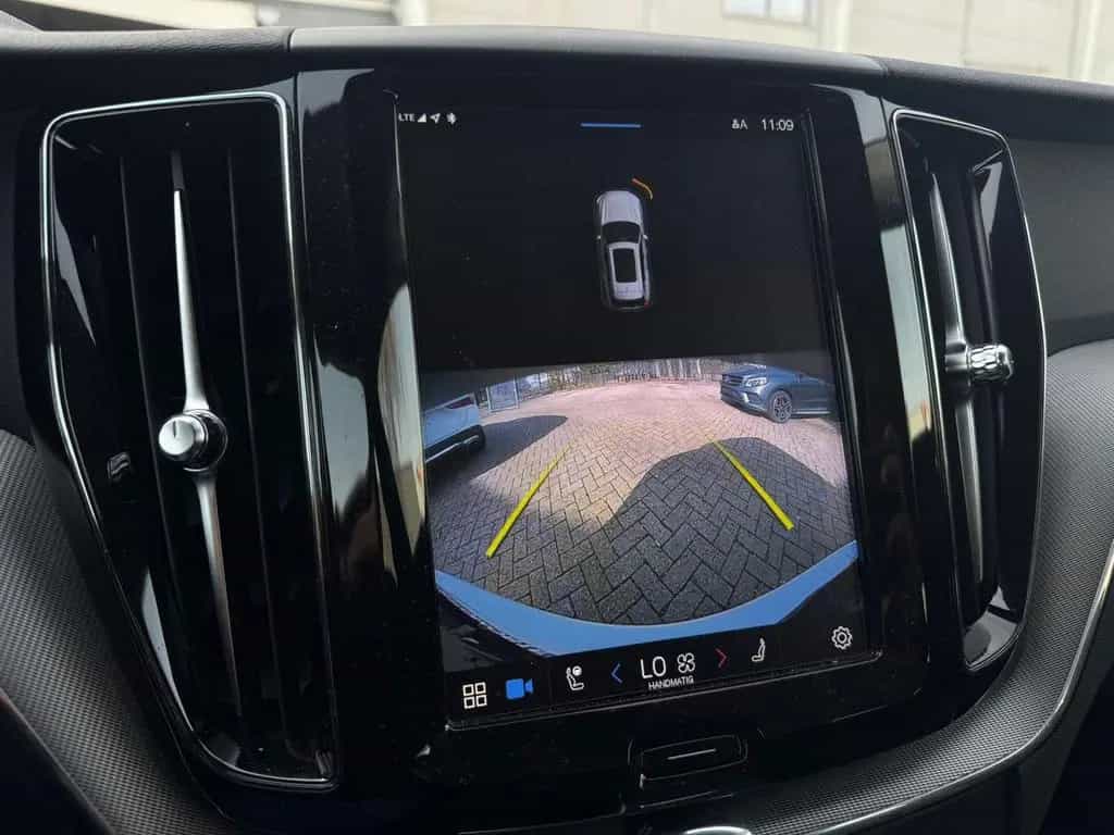 Volvo XC60 2.0 B4 Plus Dark 02/2023-photo-23