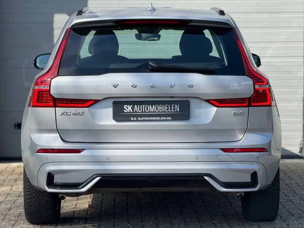Volvo XC60 2.0 B4 Plus Dark 02/2023-photo-3
