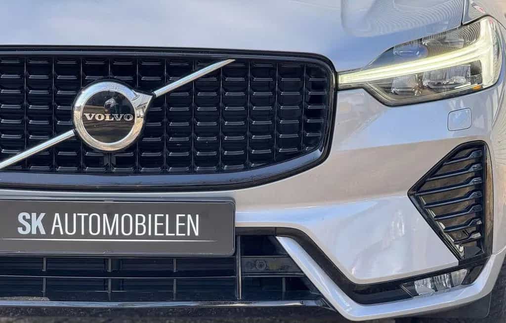 Volvo XC60 2.0 B4 Plus Dark 02/2023-photo-8