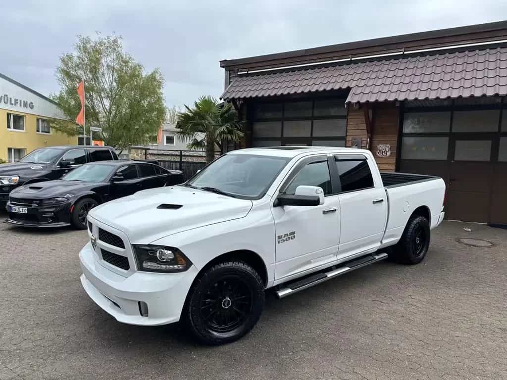 Dodge RAM LARAMIE*LONGBED*5.7 V8*4X4*AHK*NAVI*LACHANTI*PDC 10/2017-photo-0