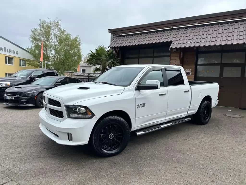 Dodge RAM LARAMIE*LONGBED*5.7 V8*4X4*AHK*NAVI*LACHANTI*PDC 10/2017-photo-1