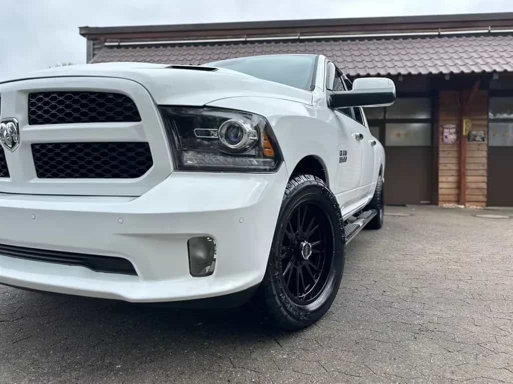 Dodge RAM LARAMIE*LONGBED*5.7 V8*4X4*AHK*NAVI*LACHANTI*PDC 10/2017-photo-4