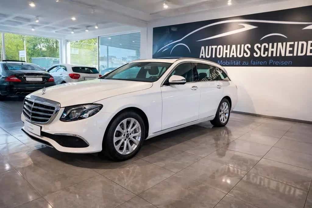 Mercedes-Benz E 200 T-Modell *1.Hd*Erst 61tkm*Navi*360° Kamera 04/2017-photo-1