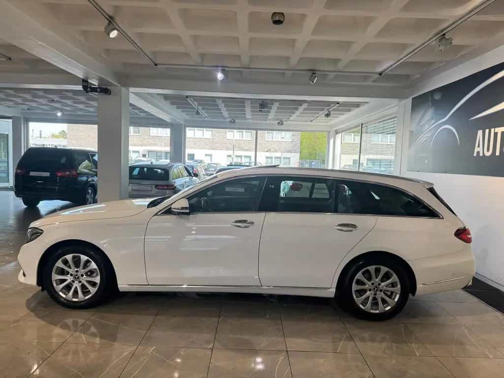 Mercedes-Benz E 200 T-Modell *1.Hd*Erst 61tkm*Navi*360° Kamera 04/2017-photo-3