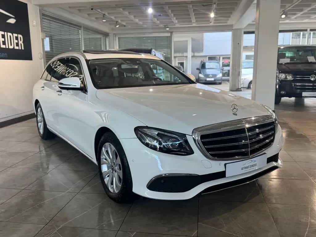 Mercedes-Benz E 200 T-Modell *1.Hd*Erst 61tkm*Navi*360° Kamera 04/2017-photo-7