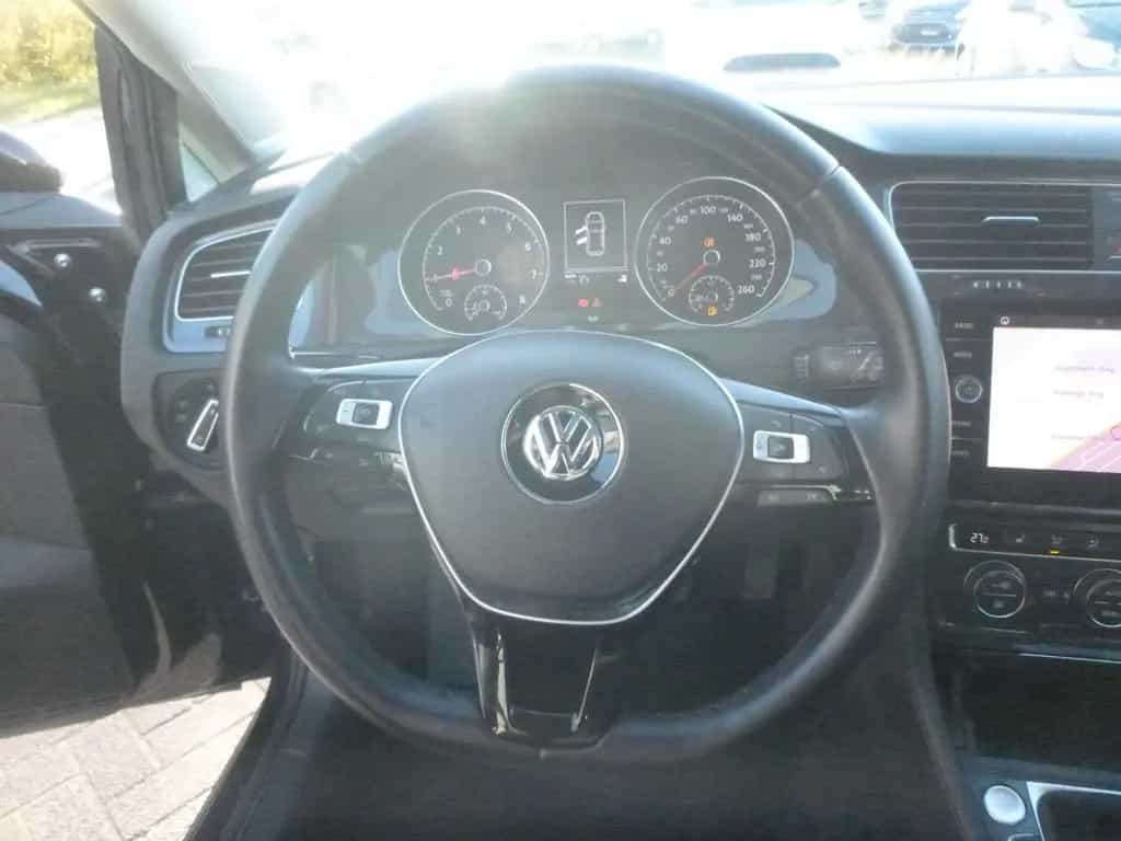 Volkswagen Golf 1.0 TSI BMT Highline-Navi-LED-PDC-Panorama 09/2017-photo-9