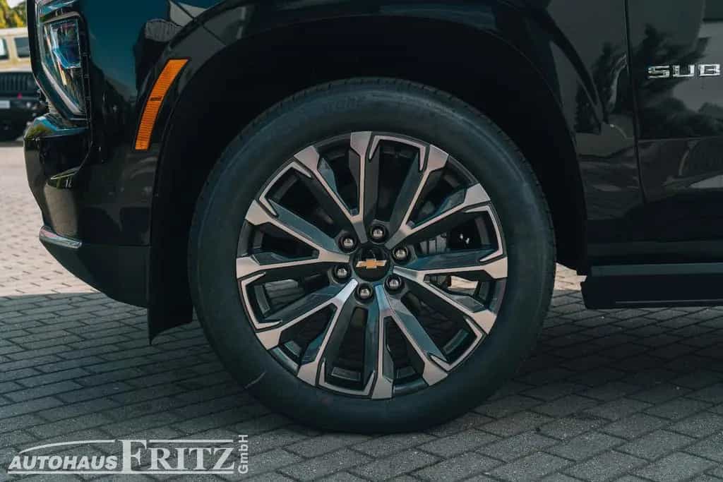 Chevrolet Suburban High Country - 6,2l V8 4WD TV null-photo-8