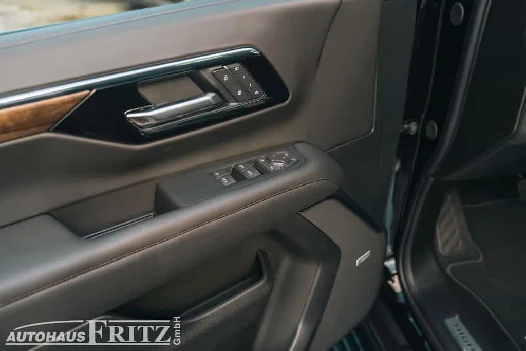 Chevrolet Suburban High Country - 6,2l V8 4WD TV null-photo-10