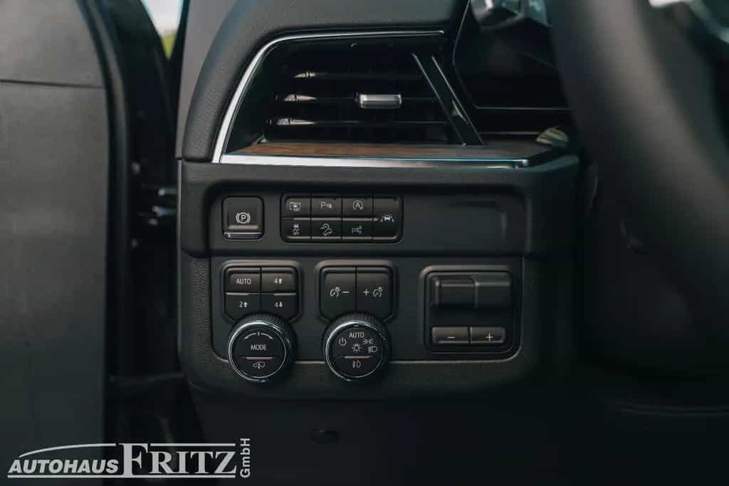 Chevrolet Suburban High Country - 6,2l V8 4WD TV null-photo-12