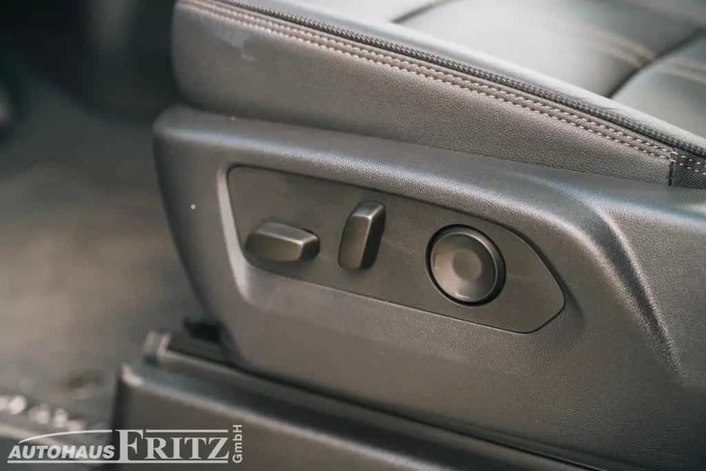 Chevrolet Suburban High Country - 6,2l V8 4WD TV null-photo-13