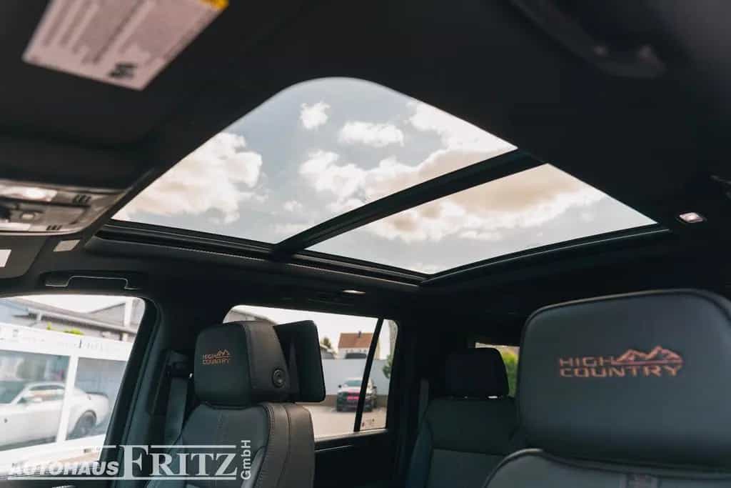 Chevrolet Suburban High Country - 6,2l V8 4WD TV null-photo-15