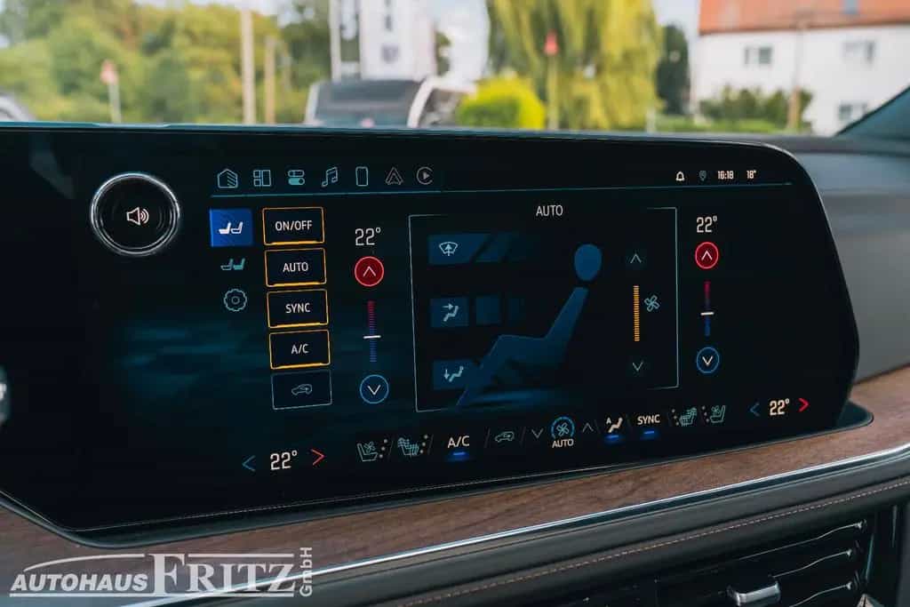 Chevrolet Suburban High Country - 6,2l V8 4WD TV null-photo-16