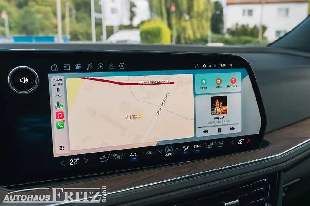 Chevrolet Suburban High Country - 6,2l V8 4WD TV null-photo-17