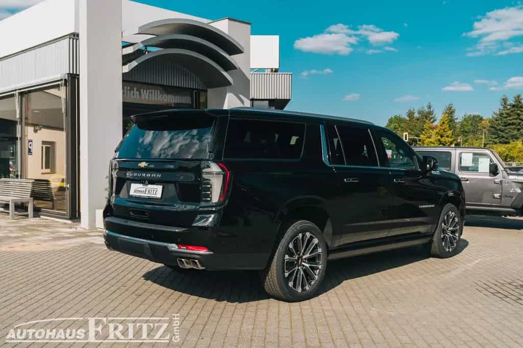Chevrolet Suburban High Country - 6,2l V8 4WD TV null-photo-0