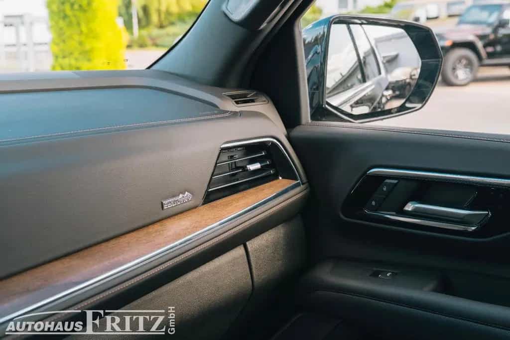 Chevrolet Suburban High Country - 6,2l V8 4WD TV null-photo-18