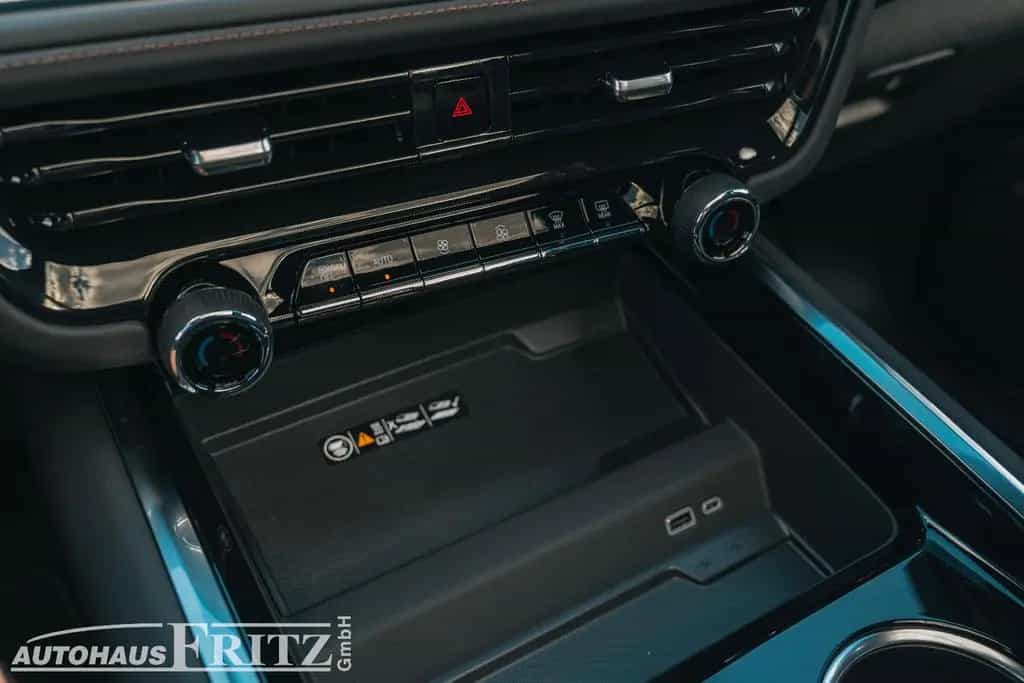 Chevrolet Suburban High Country - 6,2l V8 4WD TV null-photo-19