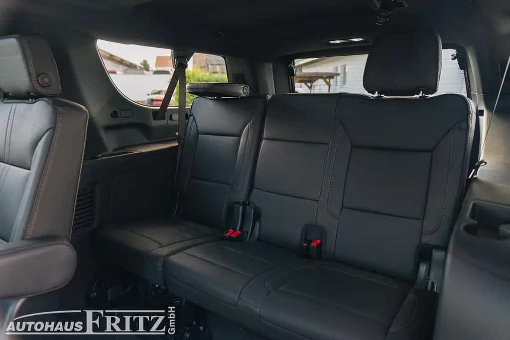 Chevrolet Suburban High Country - 6,2l V8 4WD TV null-photo-23