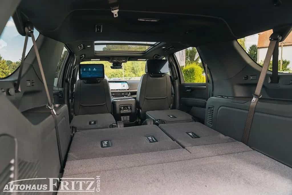 Chevrolet Suburban High Country - 6,2l V8 4WD TV null-photo-25