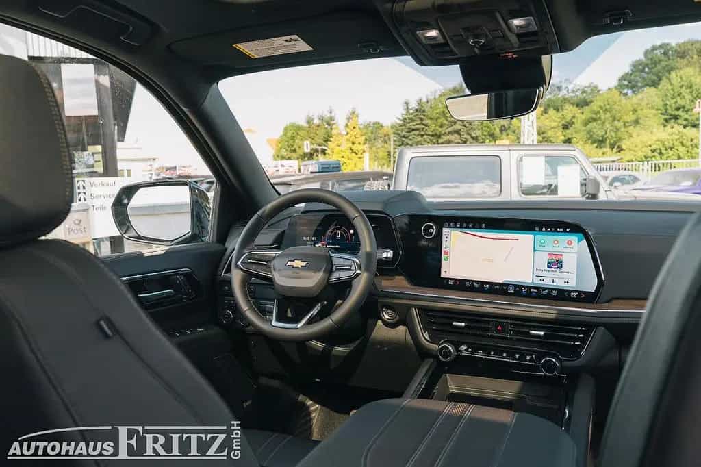 Chevrolet Suburban High Country - 6,2l V8 4WD TV null-photo-26