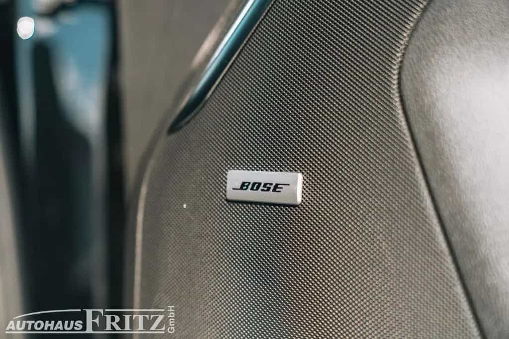 Chevrolet Suburban High Country - 6,2l V8 4WD TV null-photo-27