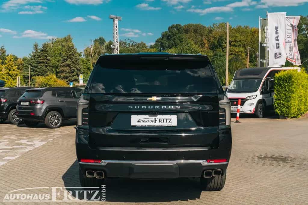 Chevrolet Suburban High Country - 6,2l V8 4WD TV null-photo-1