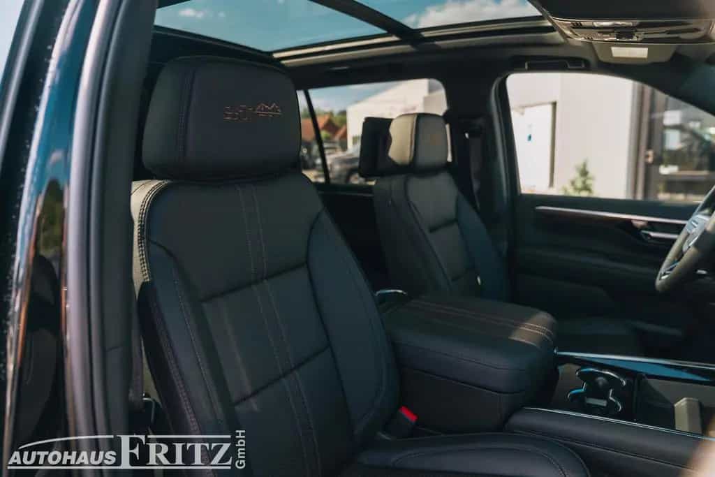 Chevrolet Suburban High Country - 6,2l V8 4WD TV null-photo-28