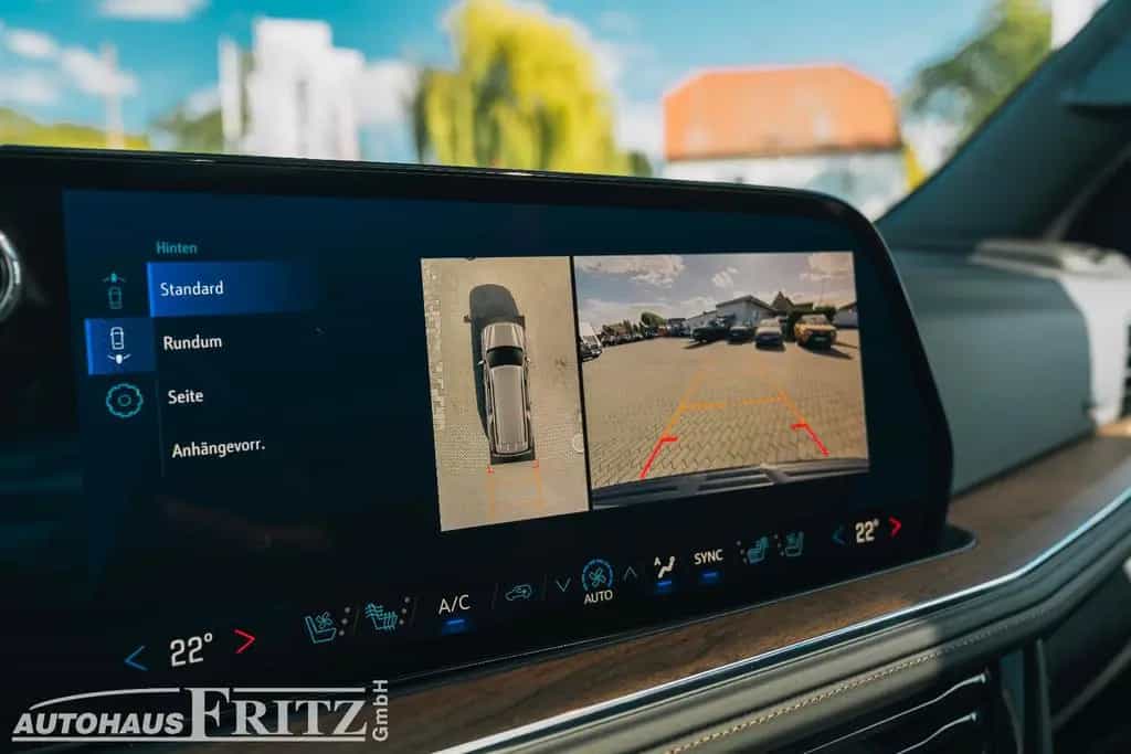 Chevrolet Suburban High Country - 6,2l V8 4WD TV null-photo-29