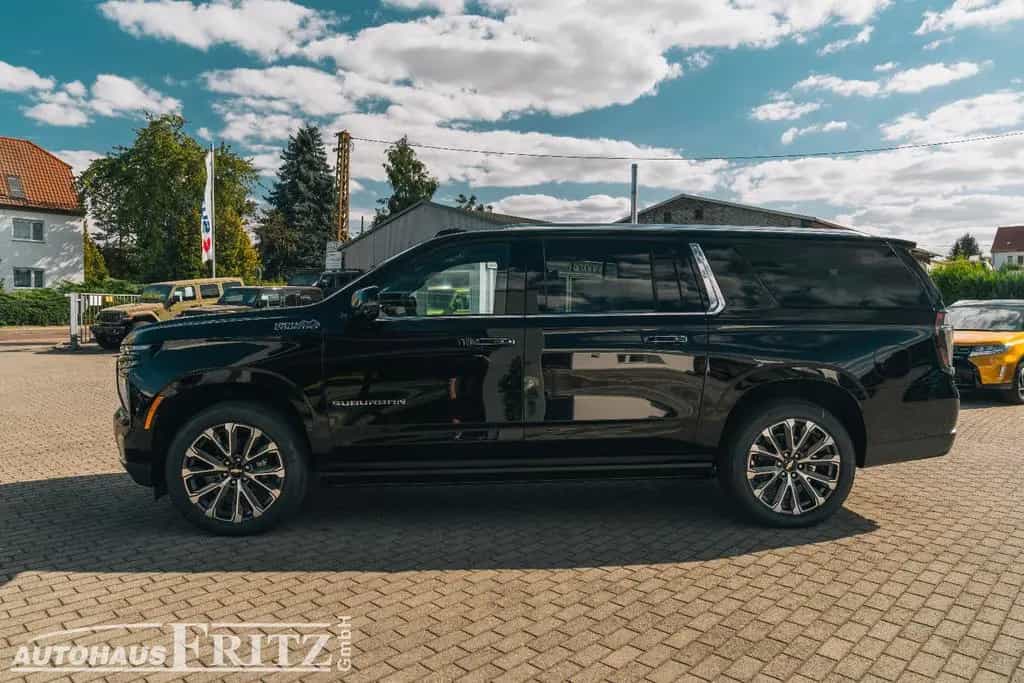 Chevrolet Suburban High Country - 6,2l V8 4WD TV null-photo-3
