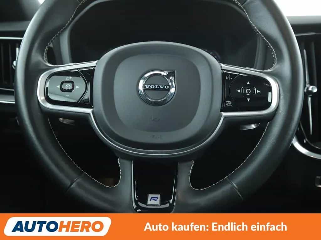 Volvo V60 2.0 T5 R-Design AWD Aut*NAVI*LED*TEMPO*CAM* 01/2020-photo-17