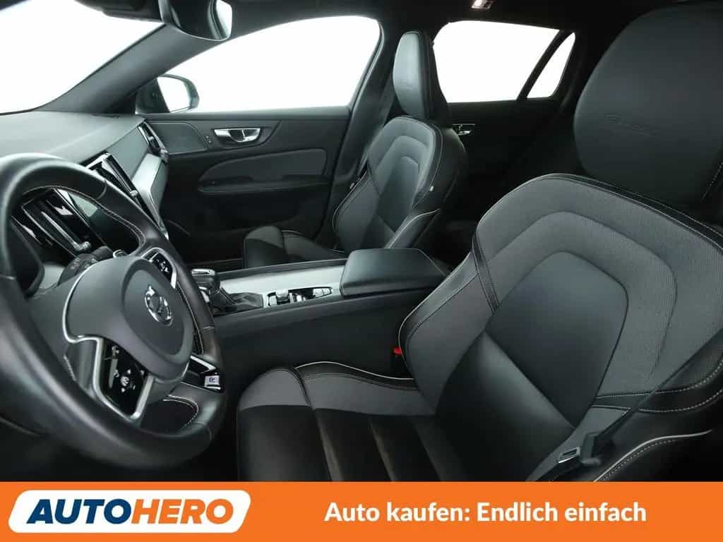 Volvo V60 2.0 T5 R-Design AWD Aut*NAVI*LED*TEMPO*CAM* 01/2020-photo-8
