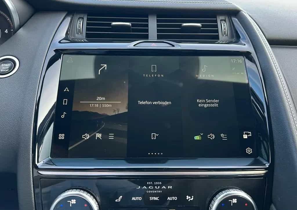 Jaguar E-Pace *R-Dynamic*AWD*360Kam*Black*LED*AHK*Virtu 08/2021-photo-36