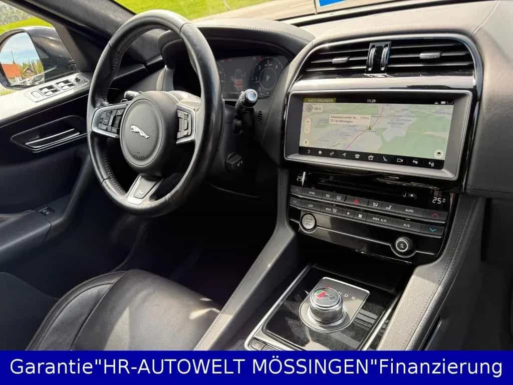 Jaguar F-Pace PrestigeAWD*R-SPORT*AHK*LEDER*360° KAMERA 06/2019-photo-26