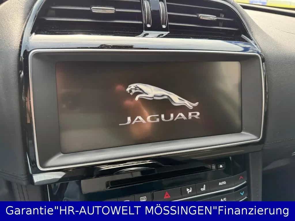Jaguar F-Pace PrestigeAWD*R-SPORT*AHK*LEDER*360° KAMERA 06/2019-photo-32