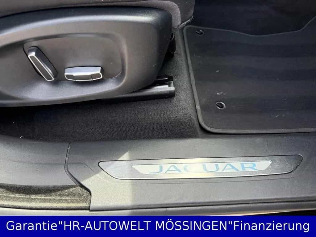 Jaguar F-Pace PrestigeAWD*R-SPORT*AHK*LEDER*360° KAMERA 06/2019-photo-47