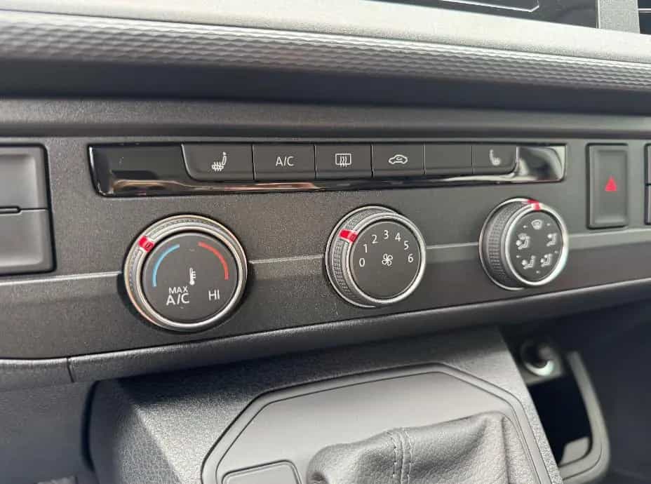 Volkswagen Transporter Multivan Family *1.HAND/7.SITZER/AHK* 12/2020-photo-13