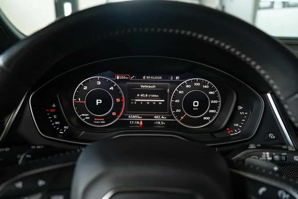 Audi Q5 40 TDI quattro sport S-line competition STHZ 01/2020-photo-19