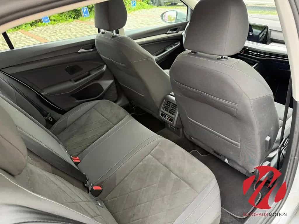 Volkswagen Golf VIII Life 2.0 TDI SCR DSG Pano Navi LED ACC 04/2022-photo-17